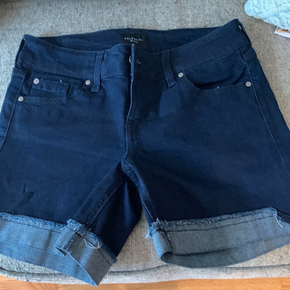 Like new condition dark blue Jean shorts Size 3/26